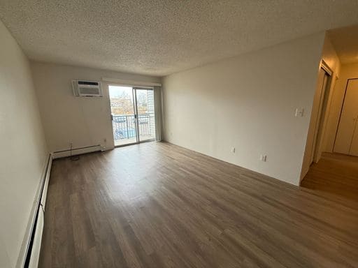 Building Photo - Nice 1 Bedroom 1 Bathroom Condo in Golden with Pool!! Available NOW!!