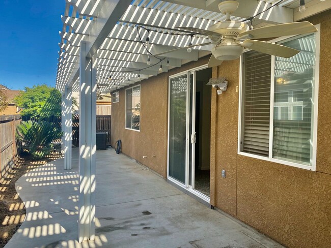 Building Photo - 3/2 in North Clovis Gated Community