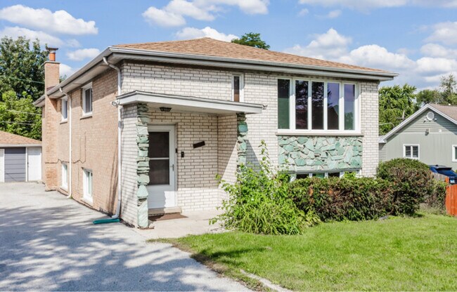 Primary Photo - 7840 Cronin Ave
