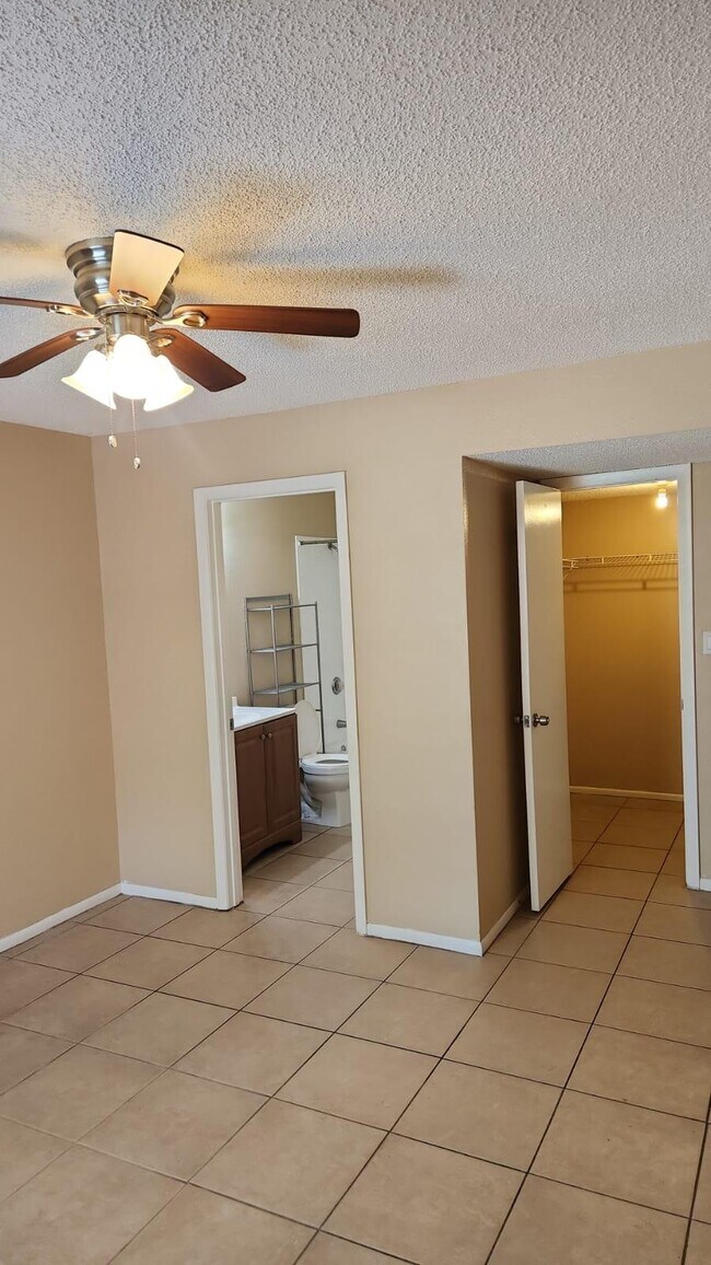 Building Photo - 8636 Mallard Reserve Dr