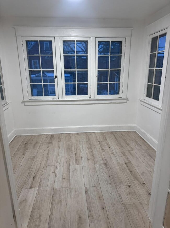 Building Photo - 305 Grand Ave