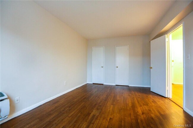 Building Photo - 730 Pelham Rd