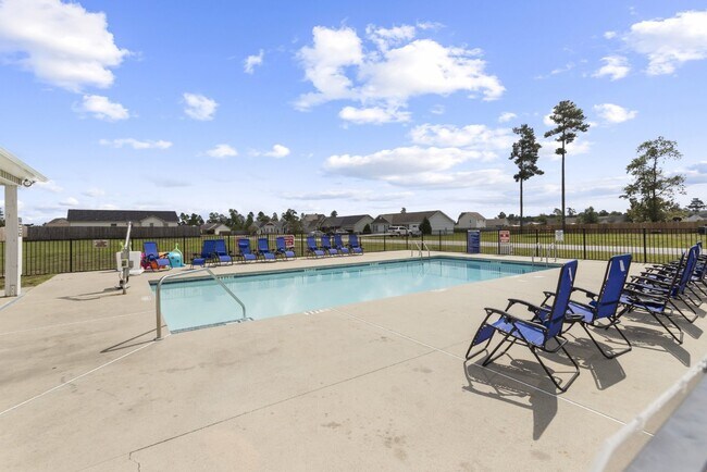 Building Photo - Bradford Estates!