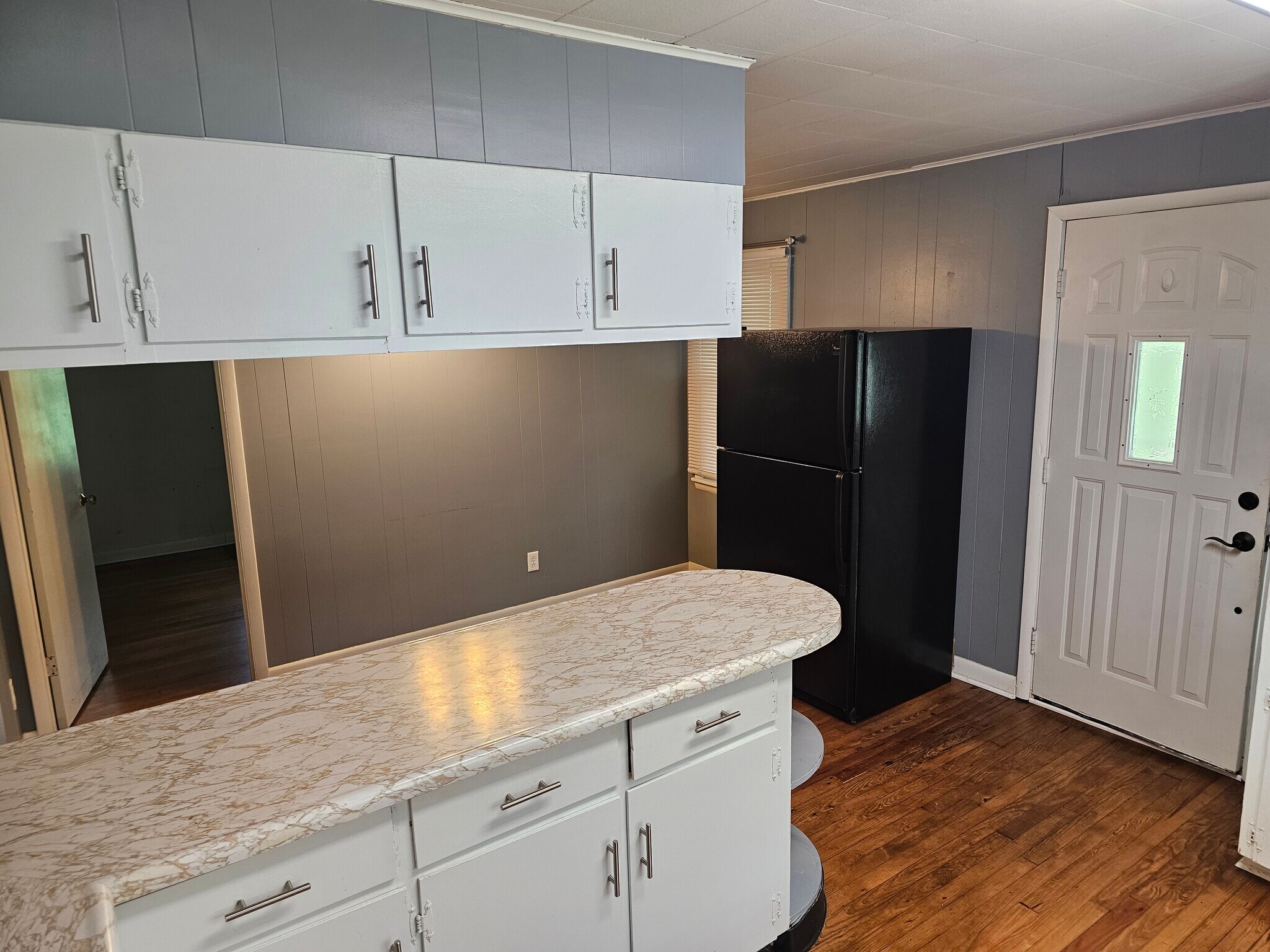 Building Photo - 1927 Lone Oak Rd