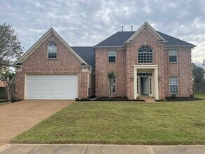 Building Photo - Four Bedroom Lakeland Home