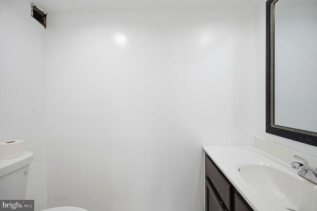 Building Photo - 301 N Beauregard St