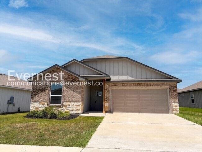 Building Photo - 3-Bed/2-Bath Home/Pet Friendly/Available Soon!
