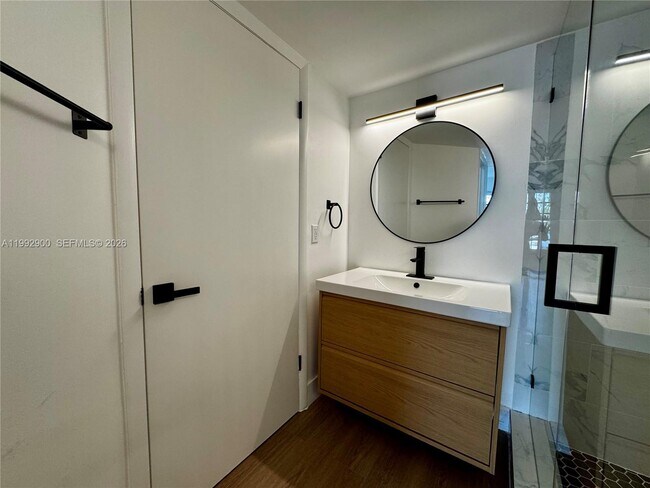 Building Photo - 5900 SW 127th Ave