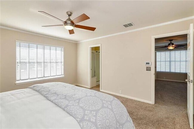 Building Photo - 809 Barefoot Cove