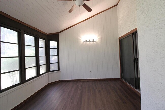 Building Photo - 3 Bedroom Townhouse in Gleneagles Community of Bluewater Bay!