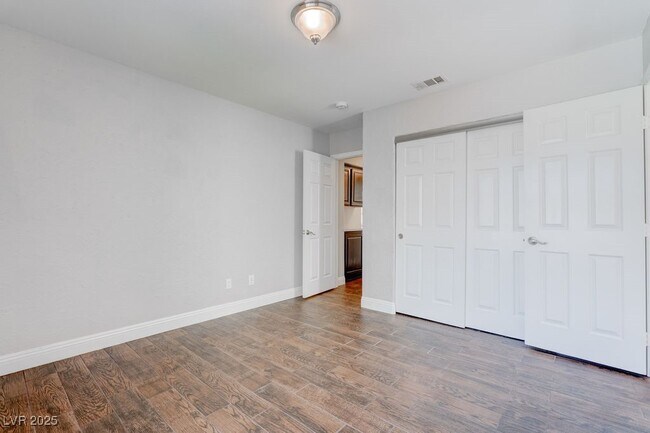 Building Photo - 8408 Bay Point Dr