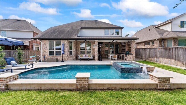 Building Photo - 14 Whispering Thicket Pl