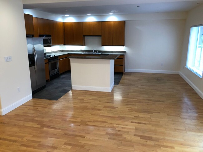 Building Photo - COMING SOON! Huge bi-level 3 bedroom 2.5 b...