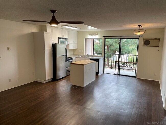 Building Photo - 7858 Cowles Mountain Ct