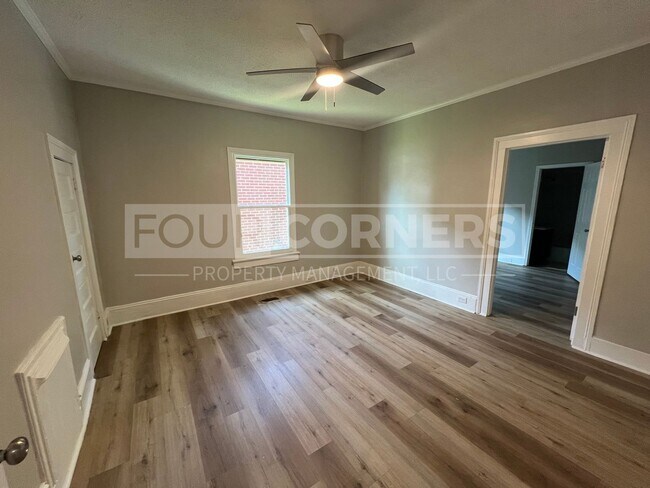 Building Photo - Beautiful 5 Bedroom 2.5 Bath House