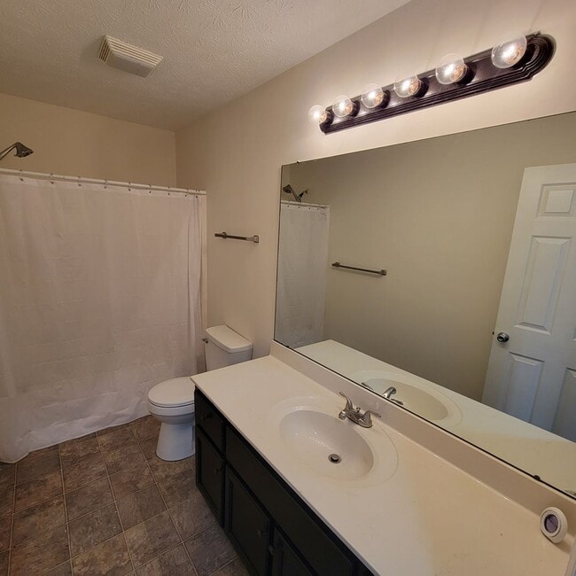 Building Photo - 3 Bedroom, 2 Bathroom-Updated-Rental-Cooke...