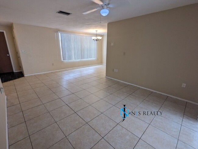 Building Photo - Section 8 available: 2/2 over 1048sf with ...