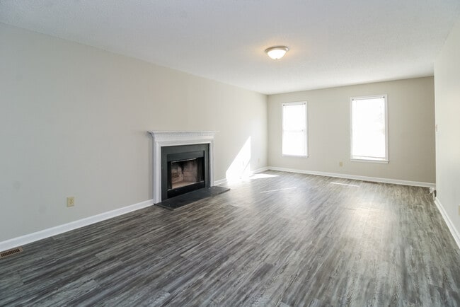 Building Photo - 801 Fox Run Dr