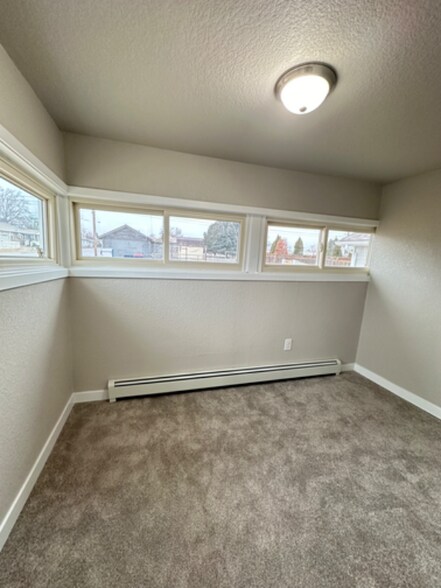 Building Photo - 132 6th St