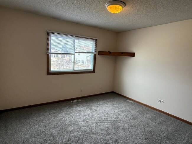 Building Photo - Two Bedroom Apartment in Rochester MN