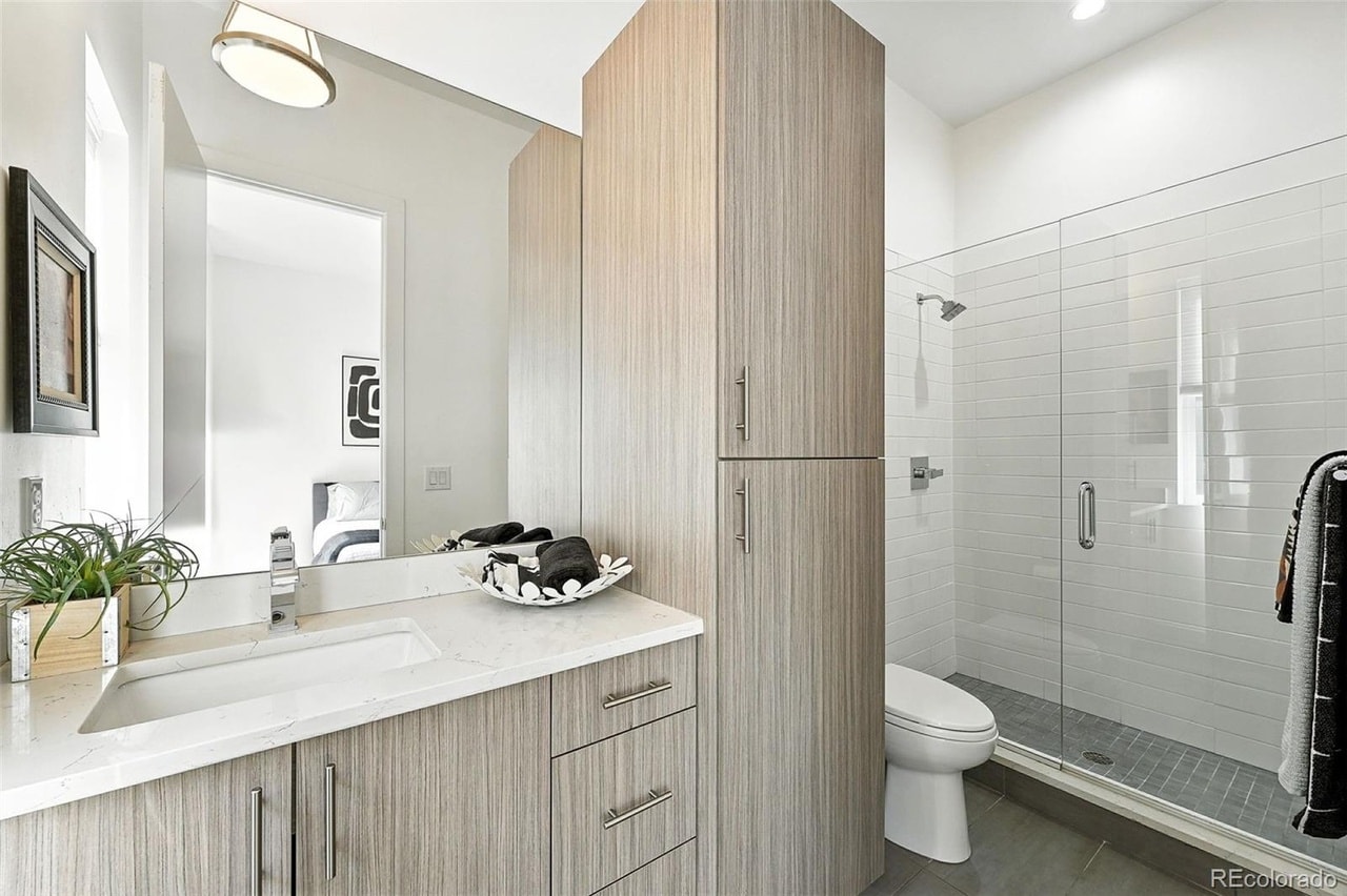 Building Photo - 3071 W 16th Ave