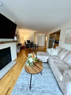 Building Photo - 3055 N Sheffield Ave