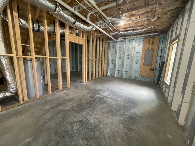 Building Photo - 350 Pinewood Circle