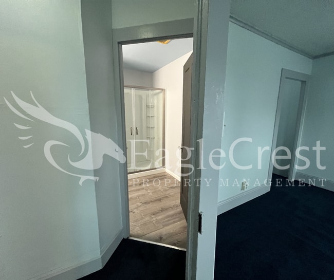 Building Photo - Comfortable 5 Bedroom Home with Modern Touches, Large Bedrooms & Front Porch