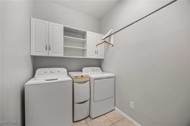 Building Photo - 9882 El Greco Cir