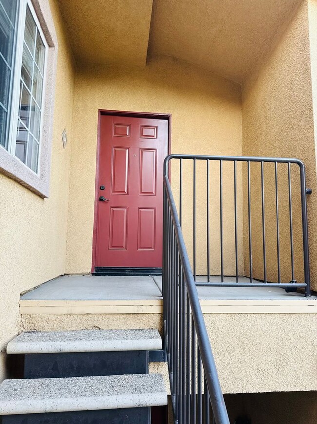 Building Photo - 2 Bed 2 Bath Condo for Rent in Murrieta