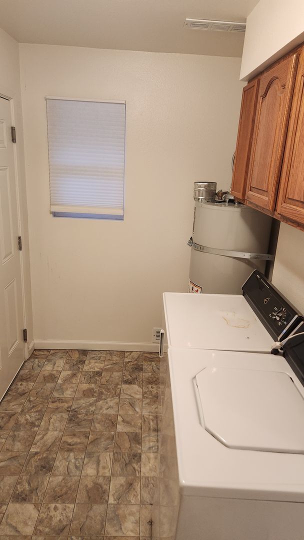 Building Photo - Wonderful 3 bedroom home close to schools and shopping!