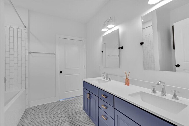 Building Photo - 4704 Sunset Trail
