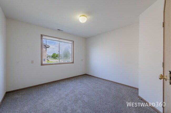 Building Photo - 915 Spiros Ct
