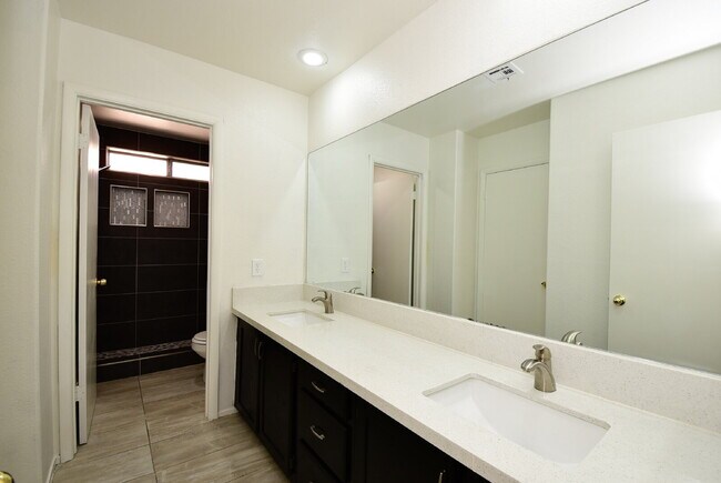 Building Photo - Charming 3-Bedroom, 2.5-Bath Two-Story Home At Smoke Ranch!