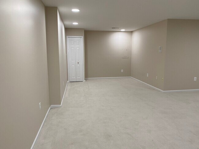 Building Photo - 5708 Governors Pond Cir