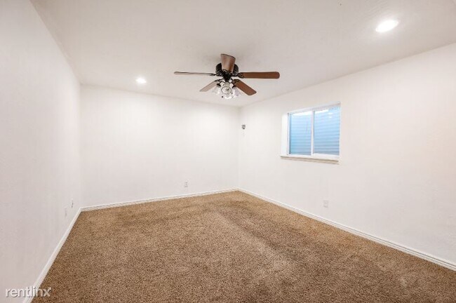 Building Photo - 5 br, 2 bath House - 3747 W Gandalf Dr