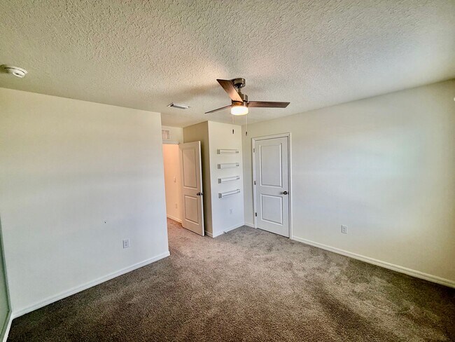 Building Photo - Beautiful Home in Newberry, FL – Spacious, Modern, and Peaceful Living