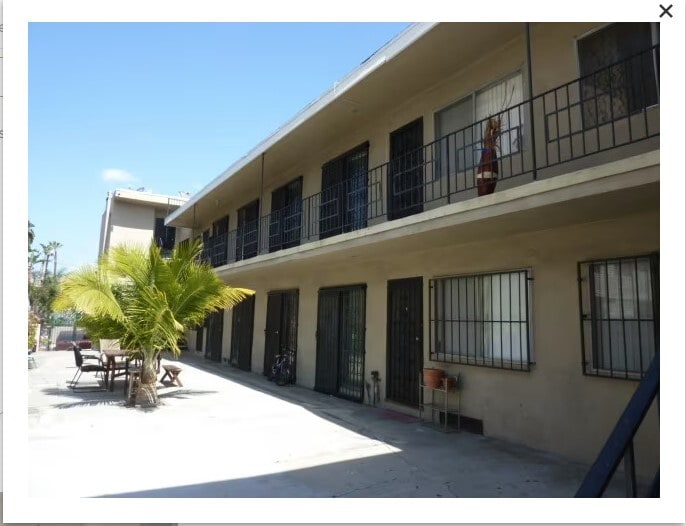 All units have secured door / Court Yard - 926 S Lake St - Room for Rent w/ Private Bath