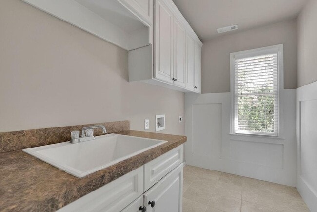 Building Photo - 1225 Mcminn Way