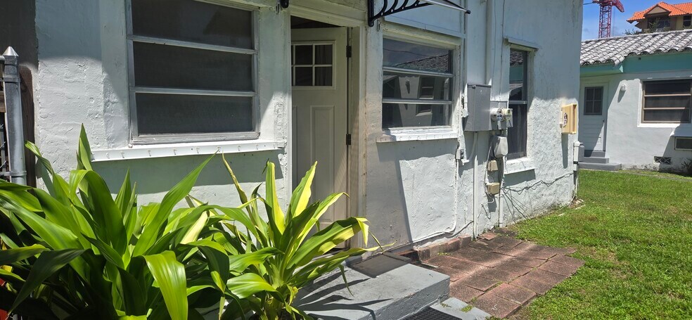 Building Photo - 1836 Jackson St