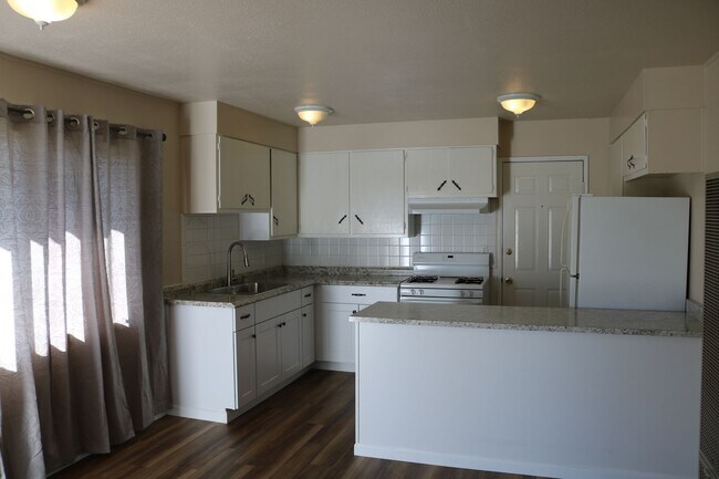 Building Photo - Affordable 3 bedroom on a quiet street