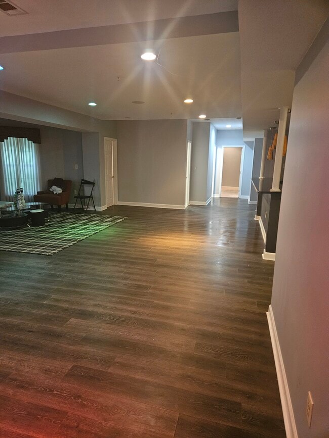 Building Photo - 2604 Somerton Ct