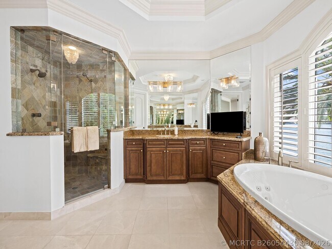 Building Photo - 639 Middle River Dr