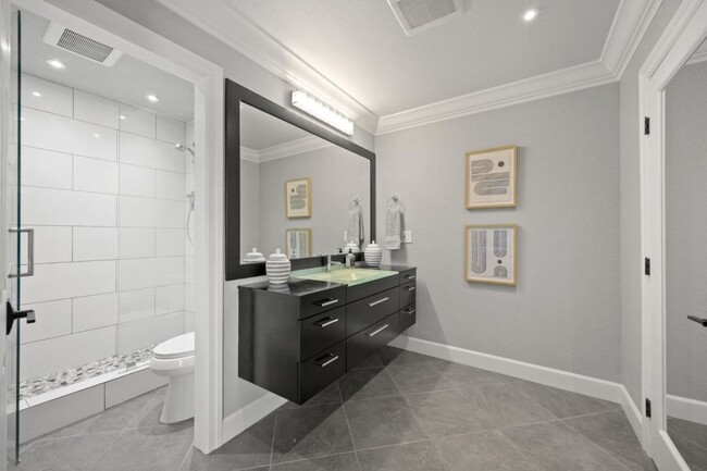 Building Photo - Immaculate 3 Bedroom 2.5 Bath Condominium ...