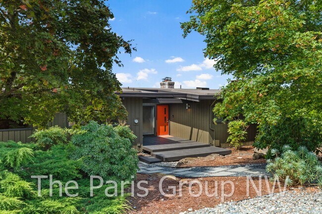 Building Photo - Extraordinary 4BR, 4200sf Mid Century Water View Home with Amazing Outdoor Spaces