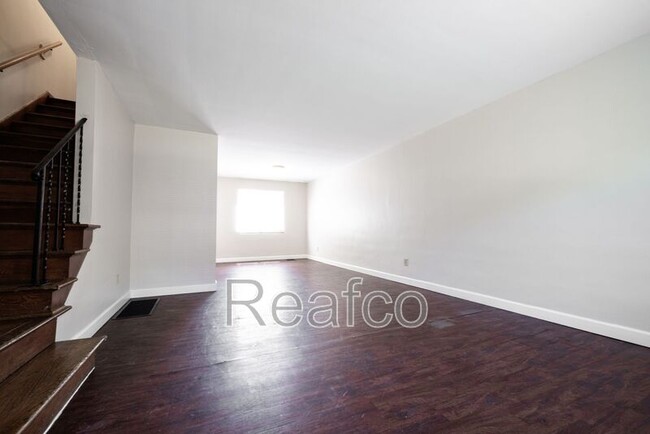 Building Photo - 830 S Harris Ave