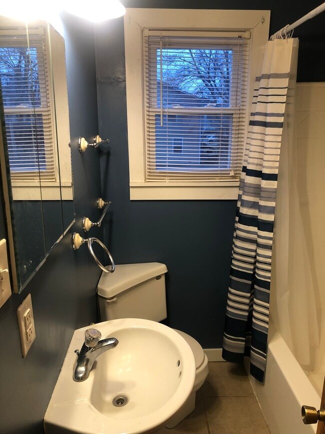 Building Photo - Close to Campus!