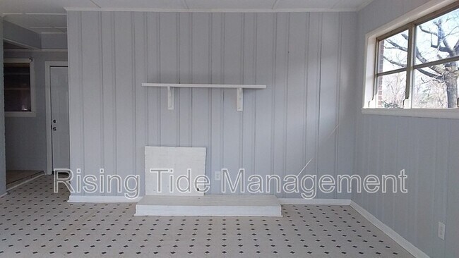 Building Photo - 948 Hickory Dr
