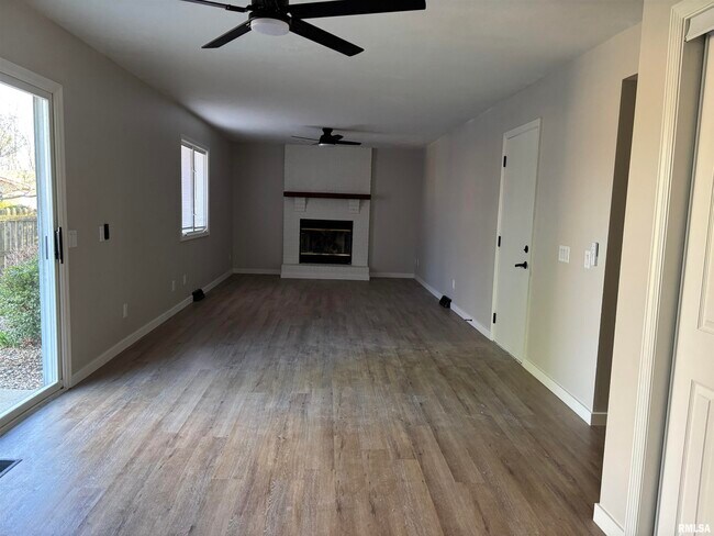 Building Photo - 3326 Jennings Dr