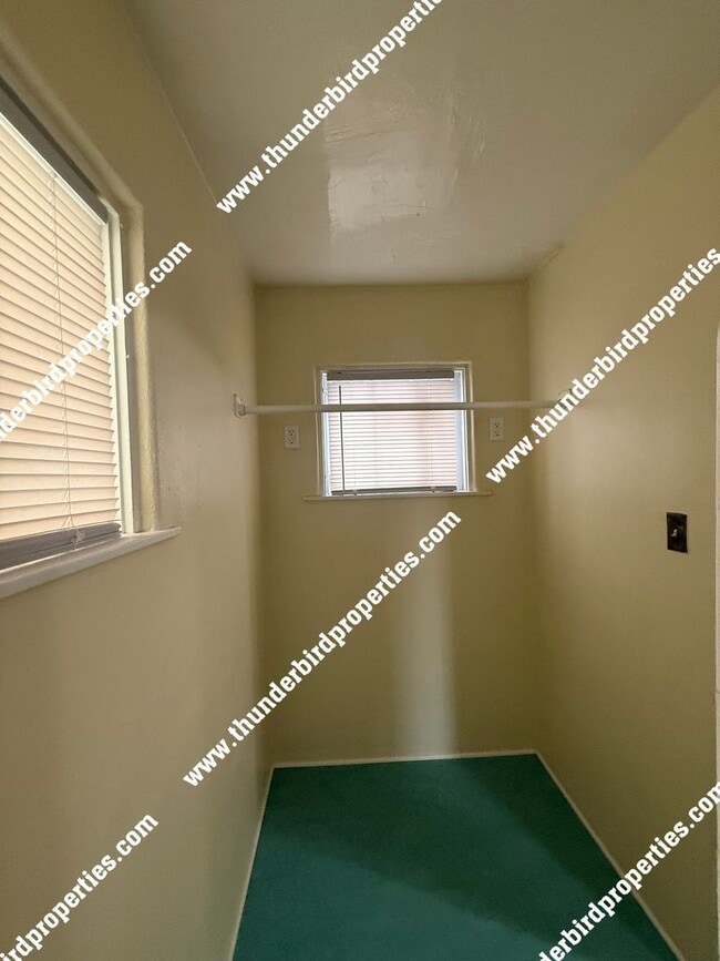 Building Photo - CNM/UNM Area